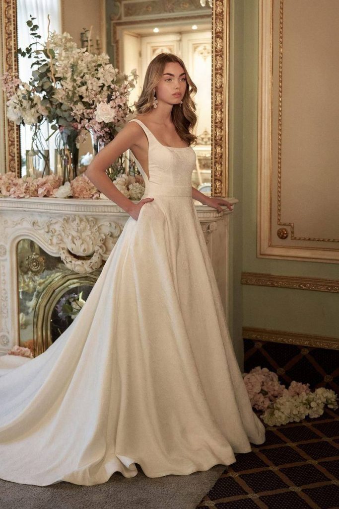Square neckline jacquard gown with wide straps, open back and pockets